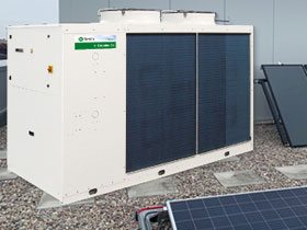 Kantoor met diverse groen installaties