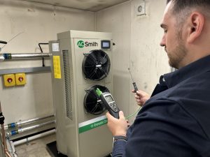 Enevator Store warmtepompboiler meting in hotel