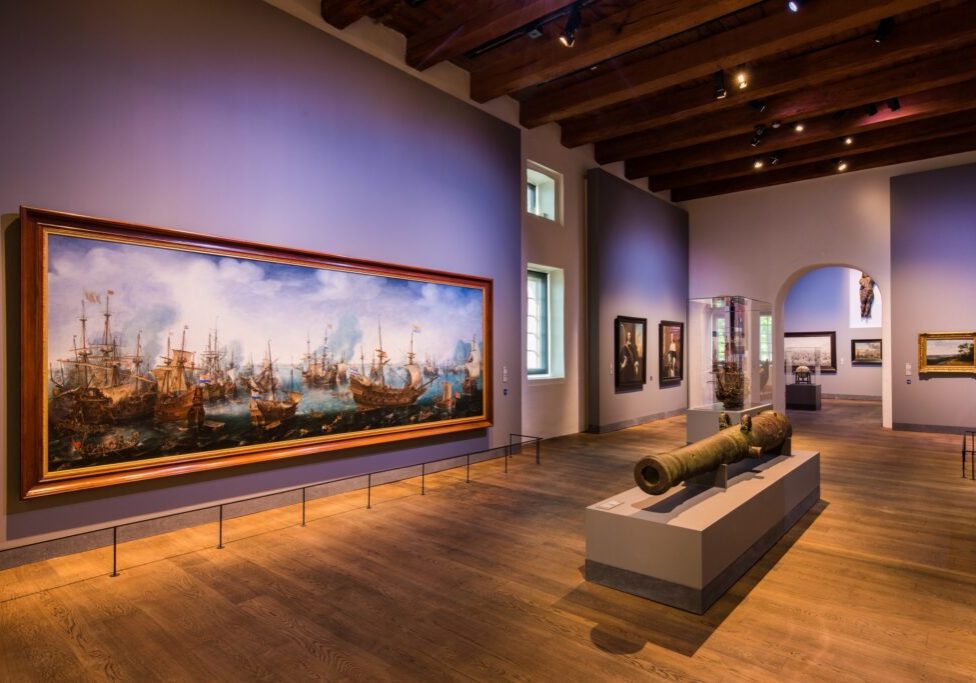 Tentoonstelling-Republiek-aan-Zee-in-de-Hoofdgalerij-Credits-Twycer-11-scaled-1.jpg